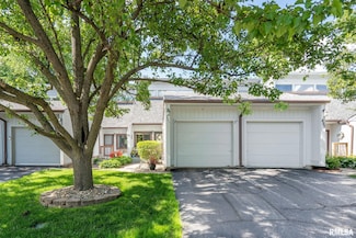 493 44th Avenue Ct, East Moline, IL 61244