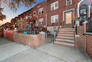 51-51 48th St, Flushing, NY 11377