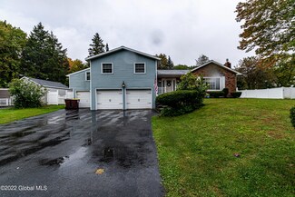 10 Orchard Rd, Castleton On Hudson, NY 12033