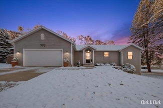992 N Washington Rd SE, Lowell, MI 49331
