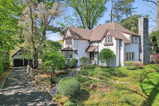 10 Wayside Ln, Scarsdale, NY 10583