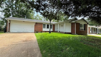 2080 Huntington Dr, Florissant, MO 63033