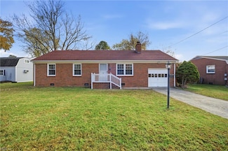 5 Lakeview Dr, Newport News, VA 23602