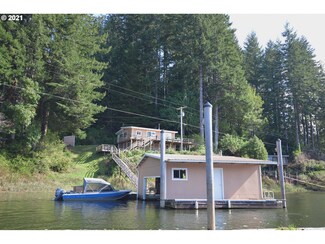 930 N Tenmile Lake, Lakeside, OR 97449
