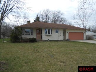 1218 S Ramsey St, Blue Earth, MN 56013