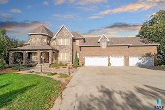 300 N Fairway Cir, Split Rock Township, SD 57110