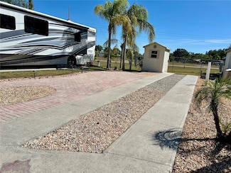 2920 Fairway Dr, Bowling Green, FL 33834