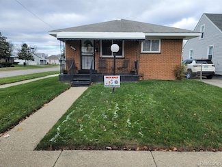 17717 Oakdale St, Roseville, MI 48066