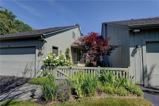56 Waterview Cir, Rochester, NY 14625