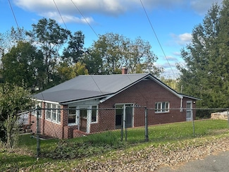 481 Hill St, Tazewell, VA 24651