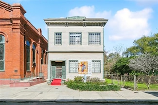 3053 Dauphine St, New Orleans, LA 70117