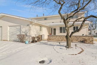 1087 Foxboro Ln, Schaumburg, IL 60193
