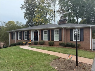 1405 Lyndhurst Dr, High Point, NC 27262