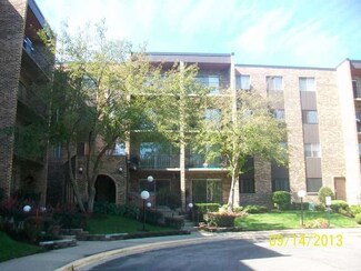 625 W Huntington Commons Rd Unit 108, Mount Prospect, IL 60056