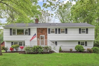 325 Pine Tree Dr, Orange, CT 06477