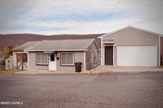 1551 W Holly St, Coal Township, PA 17866