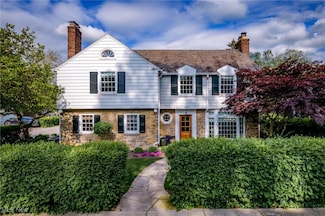 205 S Franklin St, Chagrin Falls, OH 44022