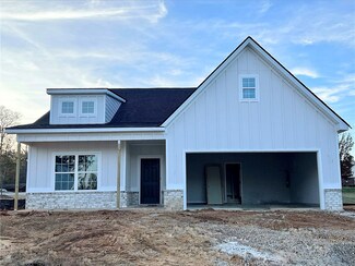1973 Mallory Ln, Opelika, AL 36804