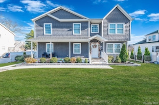 50 Verazzano Ave, Copiague, NY 11726