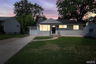 4371 Fatima Dr, Saint Louis, MO 63123