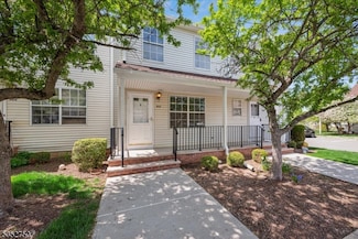 907 Wetherburn Ct, Flemington, NJ 08822
