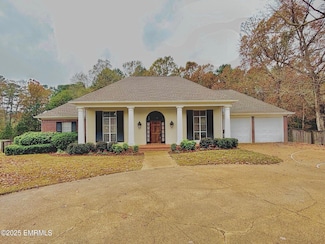220 Grand Cypress Dr, Meridian, MS 39305