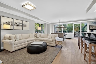 100 Hilton Ave Unit M32, Garden City, NY 11530