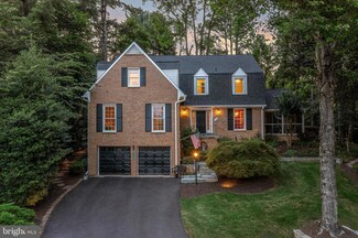 1300 Meadow Glen Dr, Vienna, VA 22182