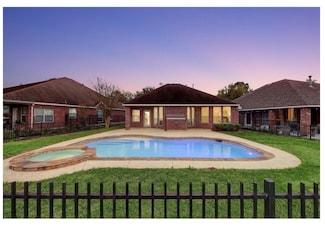 10531 Oleander Point Dr, Houston, TX 77095