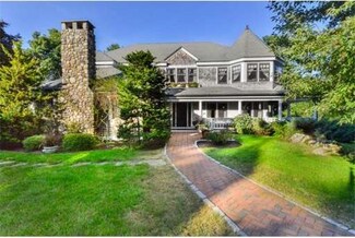 984 Hale St, Beverly, MA 01915