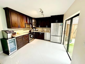 819 8th Ln, Palm Beach Gardens, FL 33418