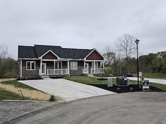 802 Wimbledon Dr, Mount Pleasant, PA 15666