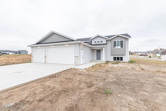 4021 Amari Loop NW, Mandan, ND 58554