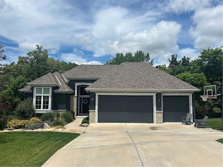 6100 Westwood Ct, Parkville, MO 64152