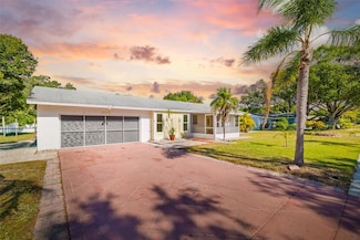 803 Plum Tree Ln, Sarasota, FL 34243