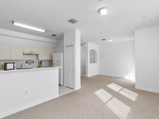120 Jacaranda Country Club Dr Unit 200, Plantation, FL 33324