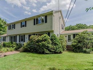 15 Moulton St, Byfield, MA 01922