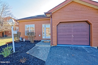 1 Tracey Ct, Troy, NY 12180