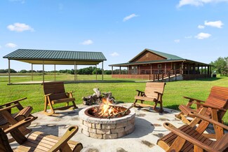 3241 Us Hwy 90 Alt, Altair, TX 77412