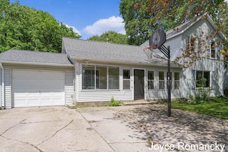214 W Church St, Remus, MI 49340
