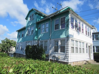 203 Wayne St, Bridgeport, CT 06606