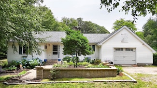 90 Maple St, Douglas, MA 01516
