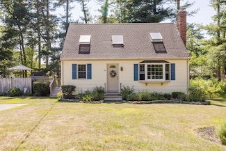 18 Murdock St, Carver, MA 02330