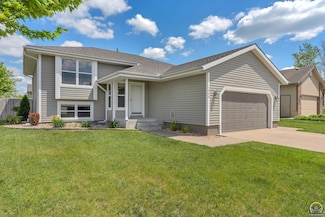 1808 SW Valley View Ct, Topeka, KS 66615
