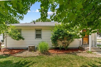 2502 W 8th St, Waterloo, IA 50702