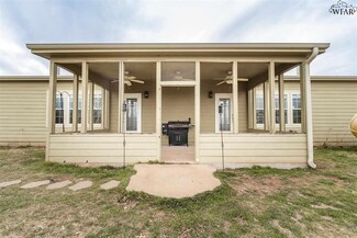 1678 Clover Ln, Wichita Falls, TX 76305