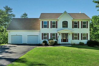 15 Andrew Ct, Troy, NY 12182