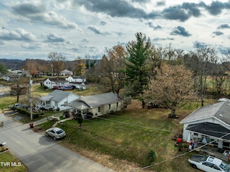 909 Pine Grove Ave, Johnson City, TN 37601