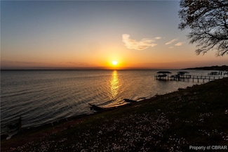 9803 River Rd, Newport News, VA 23601