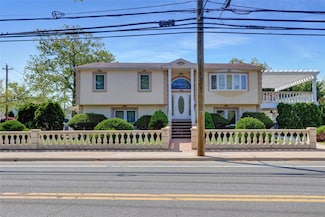 330 Bayville Ave, Bayville, NY 11709